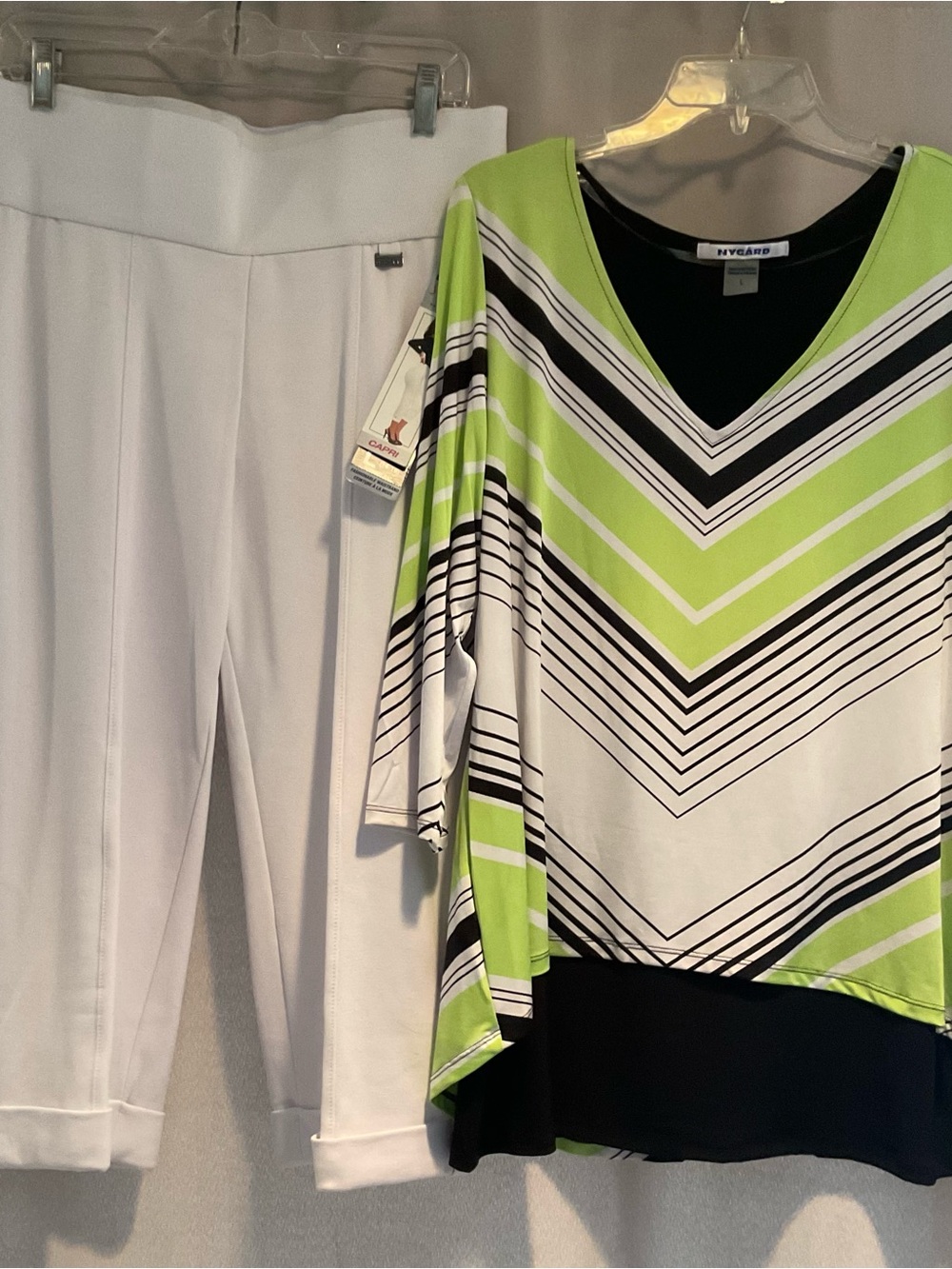 2 Pc Peter Nygard Lime, Black & White Chevron Long Sleeve Top with pants NWT